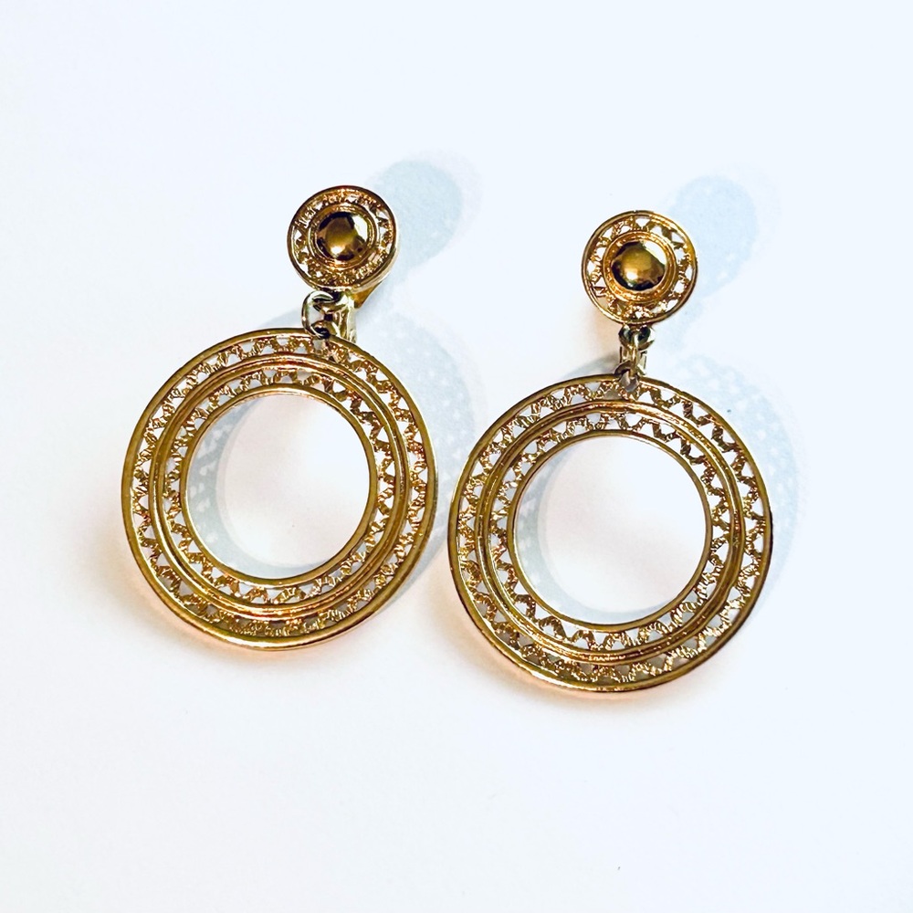 Elegant Monet Gold-Tone Hoop Clip-on Earrings, Vintage Monet - Picture 3 of 6